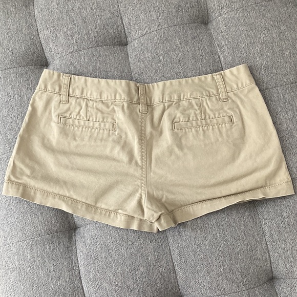 Tan shorts size 11 - Picture 2 of 2